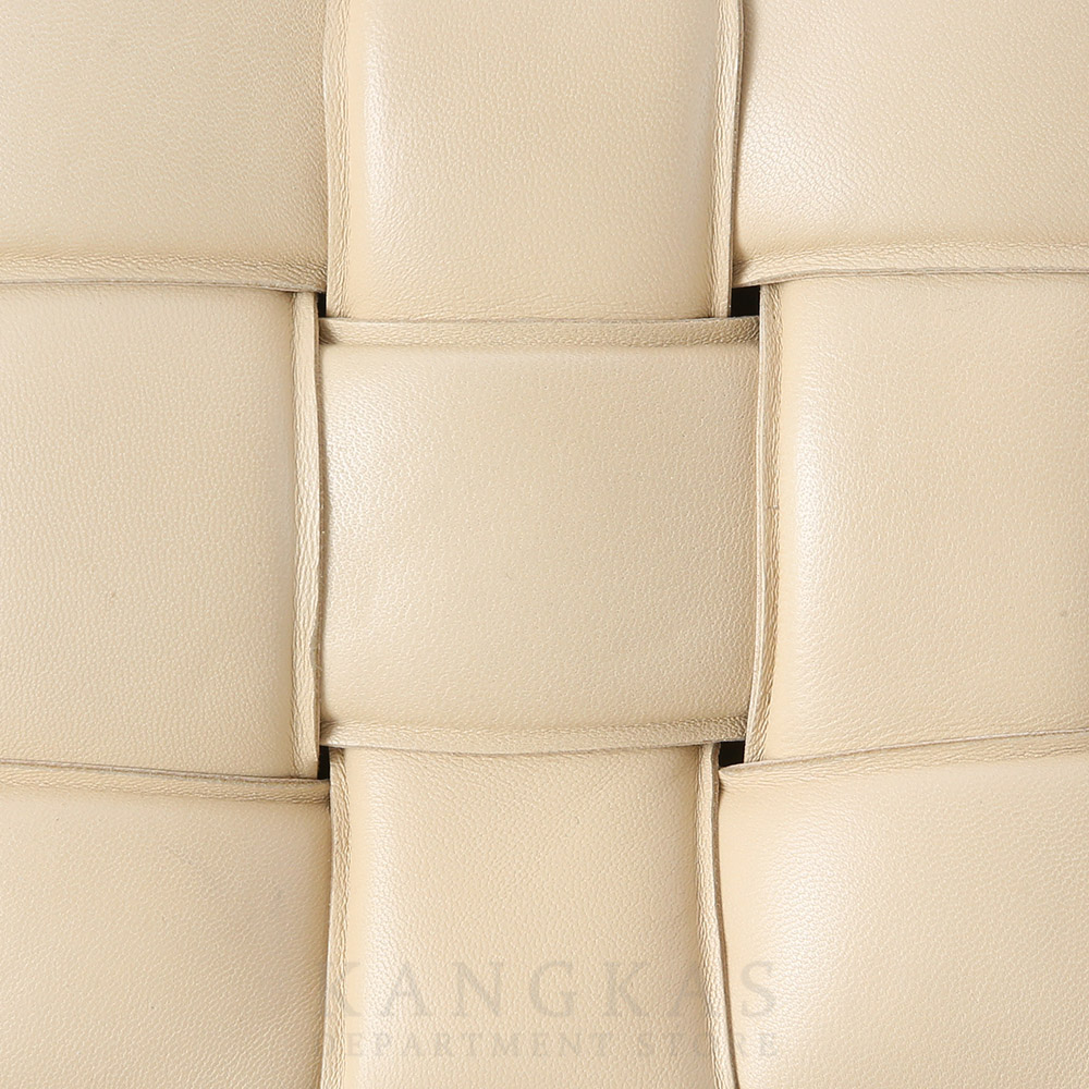 BOTTEGA VENETA(USED)보테가베네타 패딩 체인 카세트백